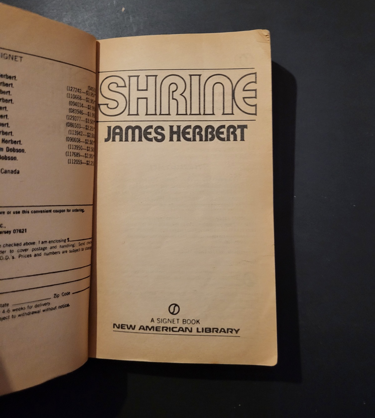 Shrine by James Herbert 1984 Signet AE 2724 Horror Paperback