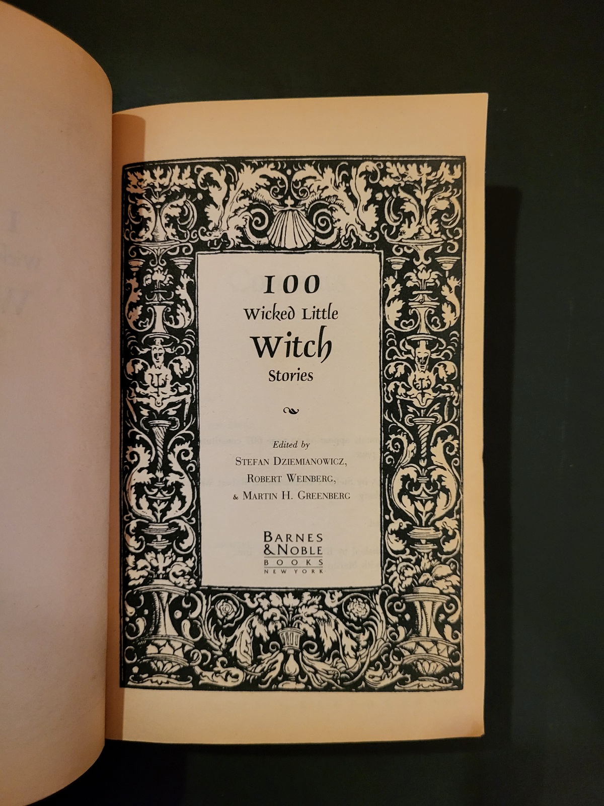 100 Wicked Little Witch Stories edited by Dziemianowicz, Weinberg and Greenberg 1995 Paperback