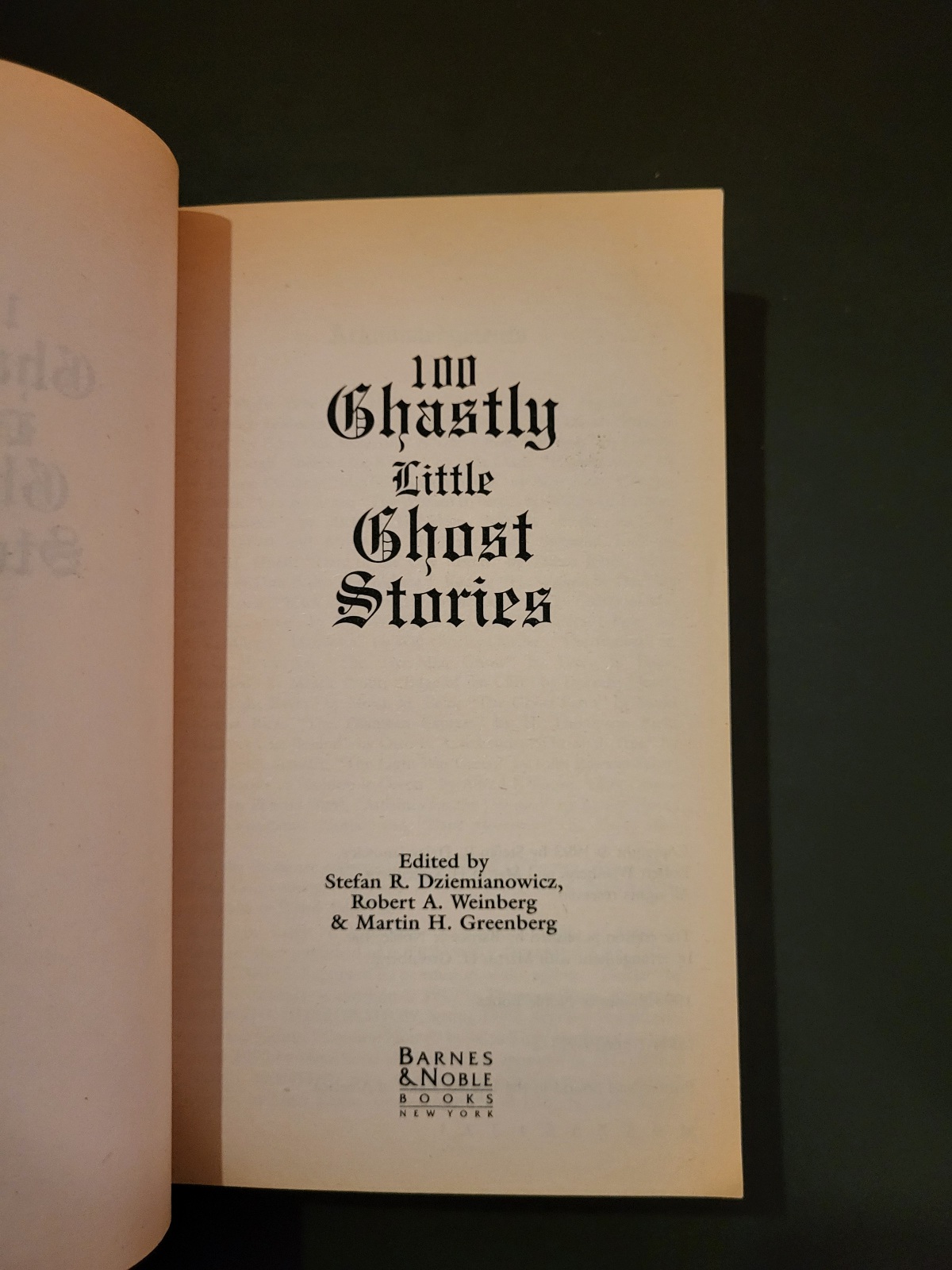 100 Ghastly Little Ghost Stories edited by Dziemianowicz, Weinberg and Greenberg 1993 Paperback