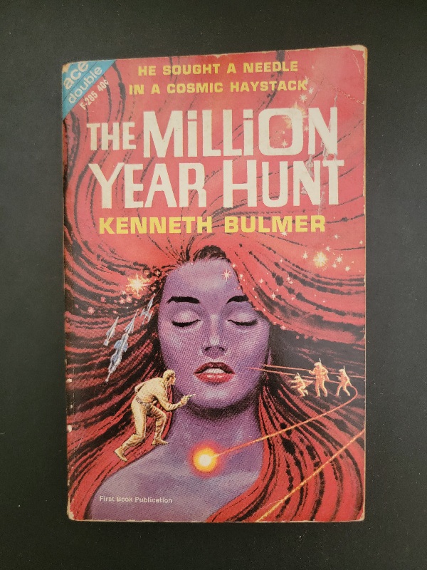 Ace Double F-285: Ships to the Stars by Fritz Leiber/The Million Year Hunt by Kenneth Bulmer 1964
