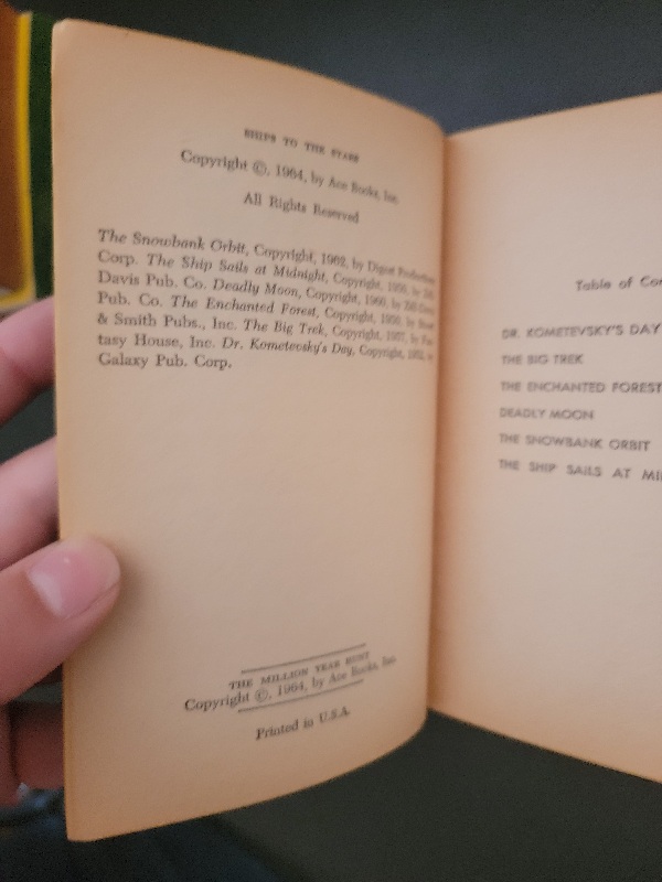 Ace Double F-285: Ships to the Stars by Fritz Leiber/The Million Year Hunt by Kenneth Bulmer 1964