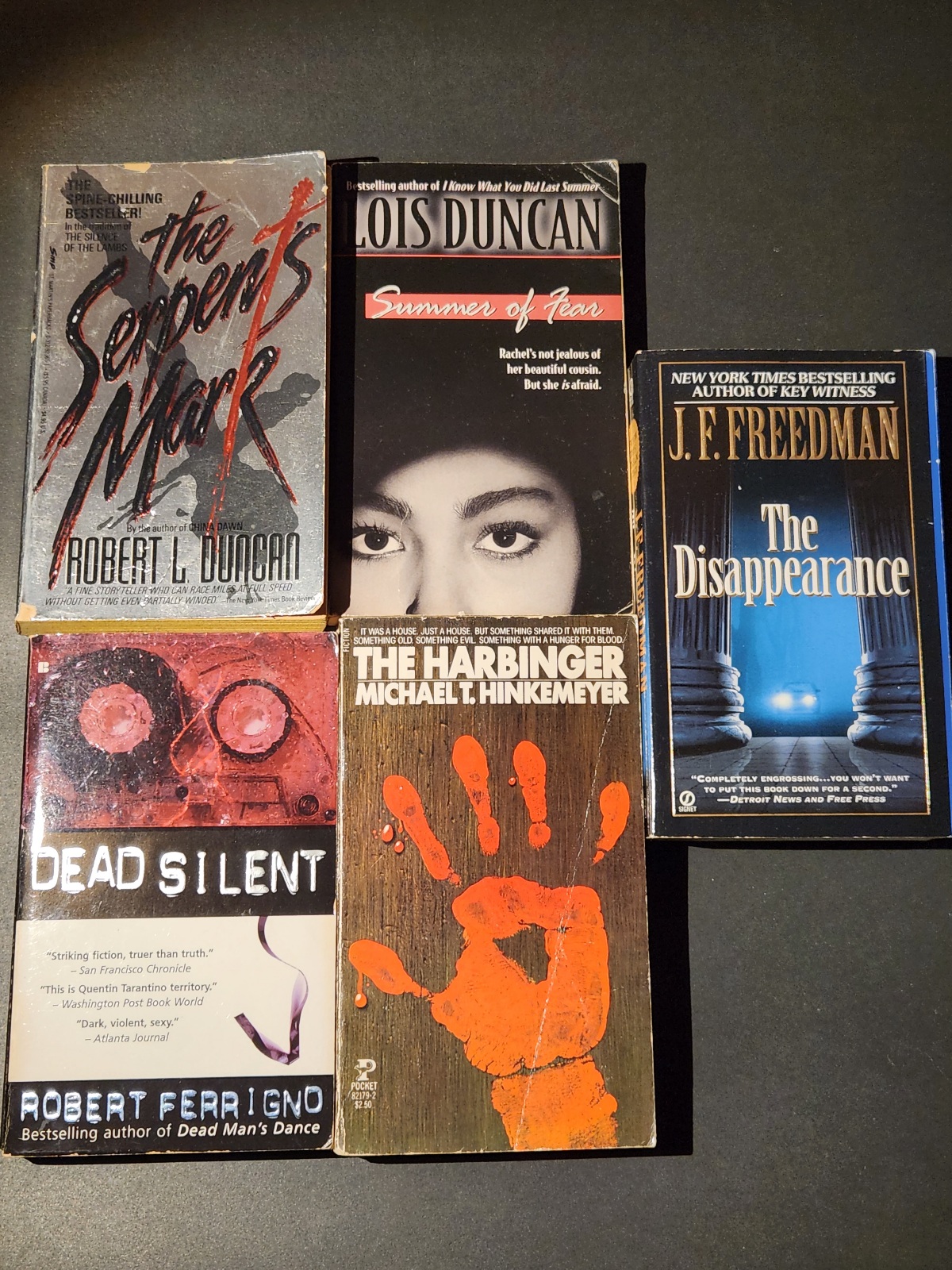 5 Horror Paperbacks Mixed Stack: Lois Duncan, J.F. Freedman, Robert Duncan, Robert Ferrigno & Michael Hinkemeyer